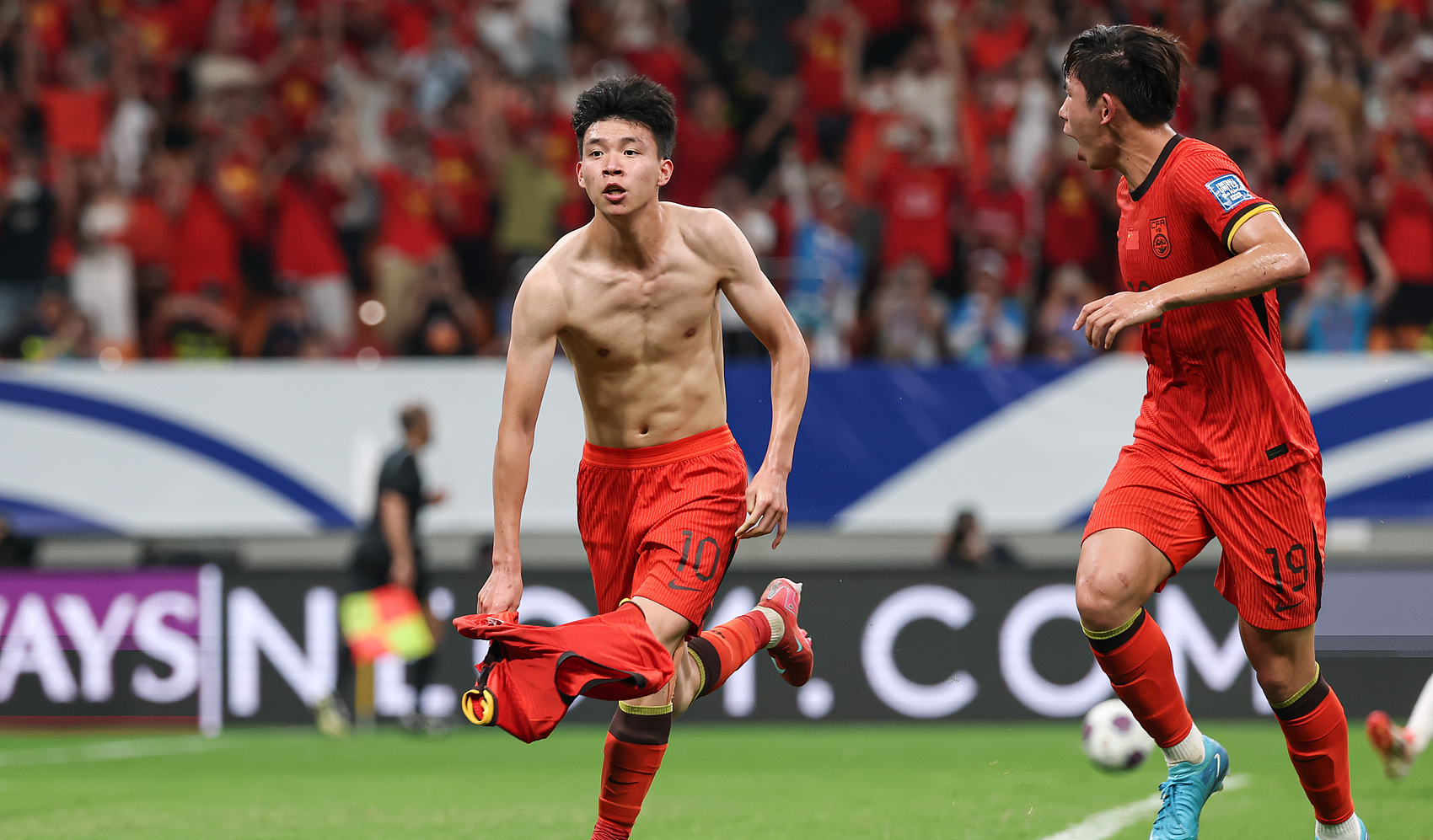  中国队前途光明！，德罗巴新星出色防守表现突出热度持续攀升